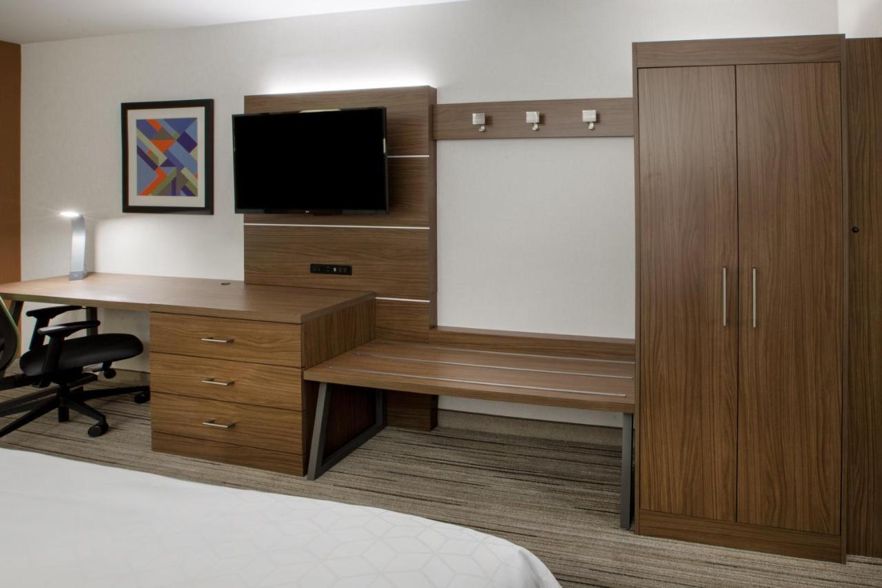 Holiday Inn Express & Suites - Dallas Market Center By Ihg Ngoại thất bức ảnh