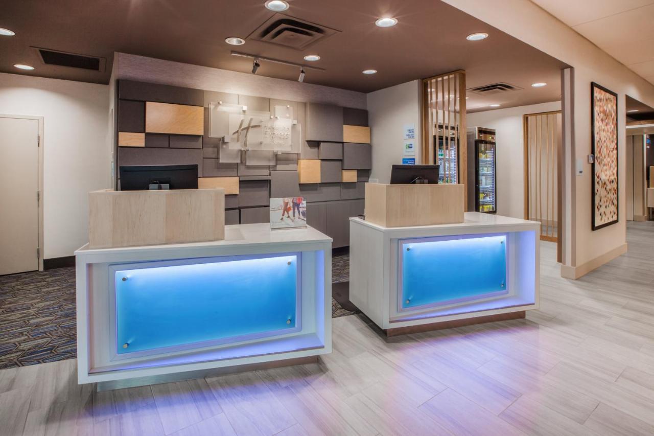 Holiday Inn Express & Suites - Dallas Market Center By Ihg Ngoại thất bức ảnh