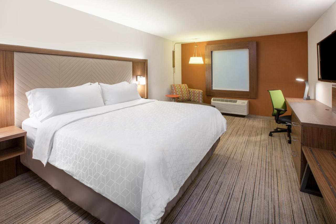 Holiday Inn Express & Suites - Dallas Market Center By Ihg Ngoại thất bức ảnh