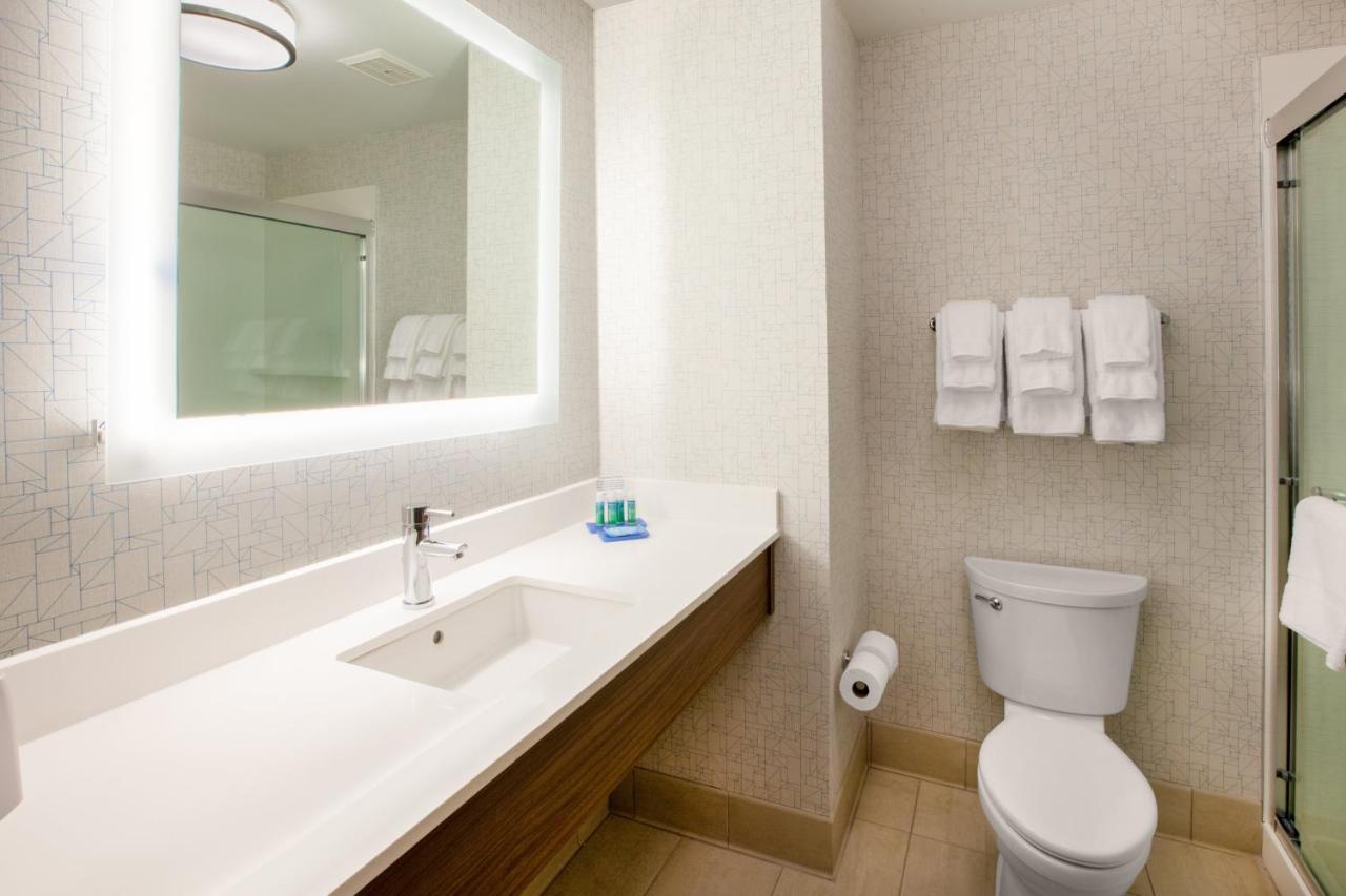 Holiday Inn Express & Suites - Dallas Market Center By Ihg Ngoại thất bức ảnh