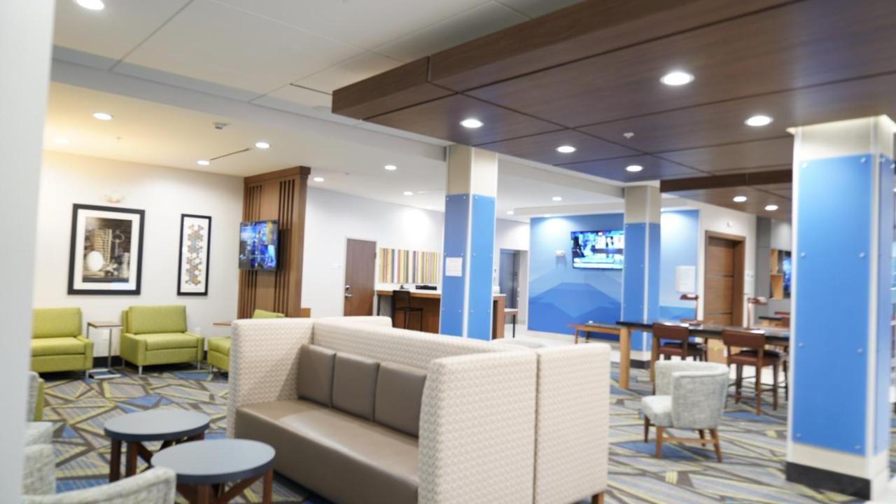 Holiday Inn Express & Suites - Dallas Market Center By Ihg Ngoại thất bức ảnh